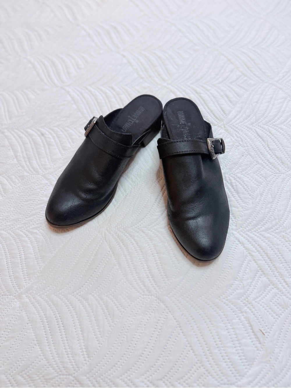 Minnetonka Women’s Black Leather Western Slip-On Mule with Buckle Strap. Size 9